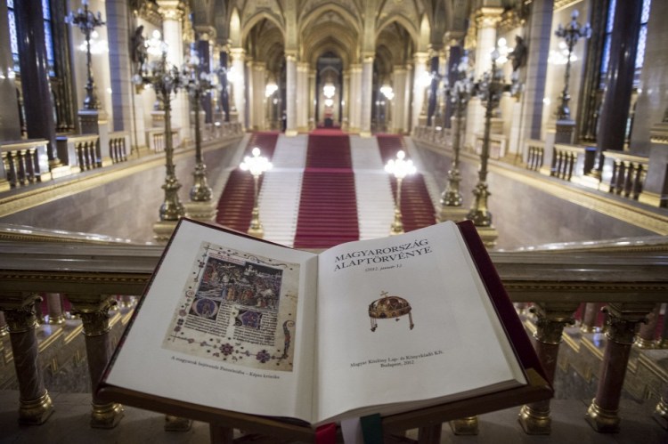 20150302alkotmany-alaptorveny-parlament-kotmanyunk-unnepe