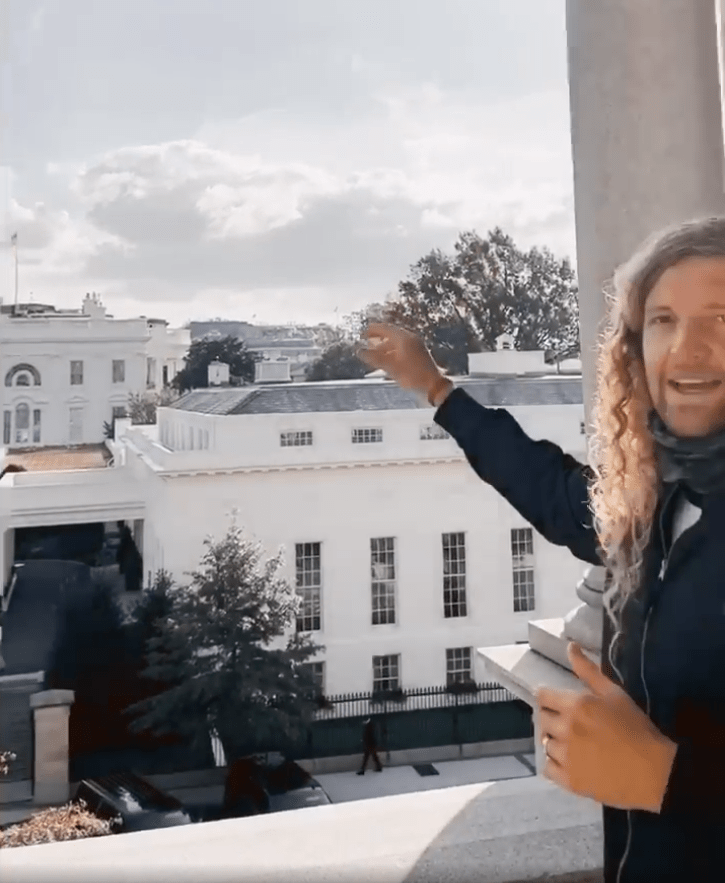 Sean Feucht a Fehér Háznál imádkozik az alkalom előtt 3 nappal